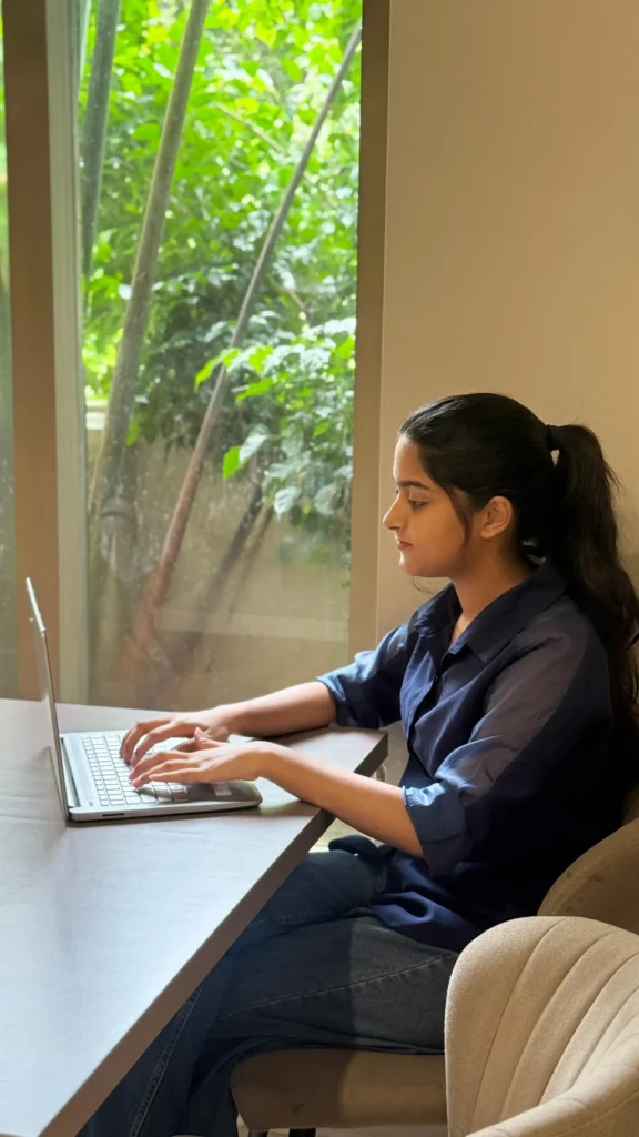 digital marketer working in laptop